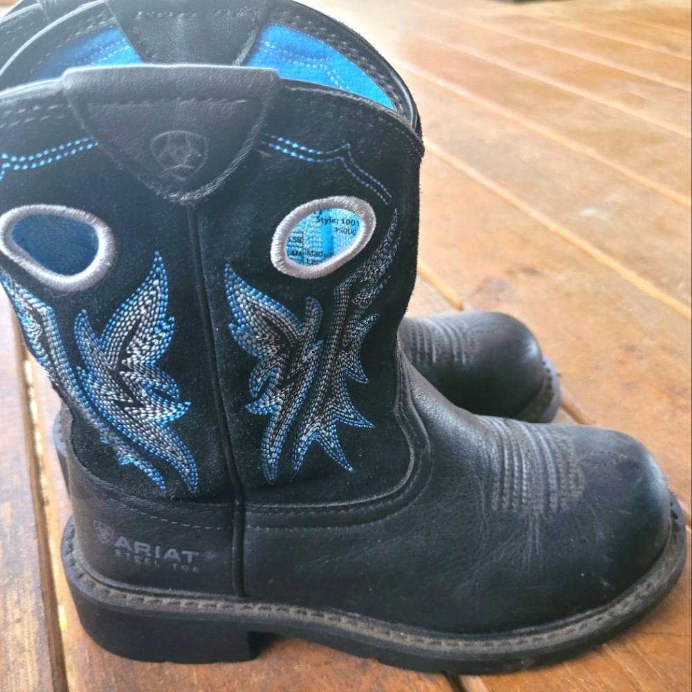 Women's Size 6 1/2 Ariat Steel Toe Boots.